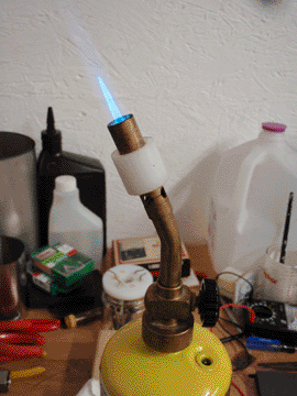 Blow torch with normal airflow