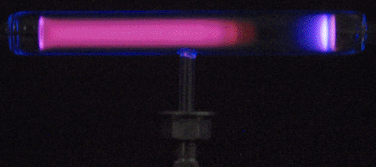 Geissler tube in operation